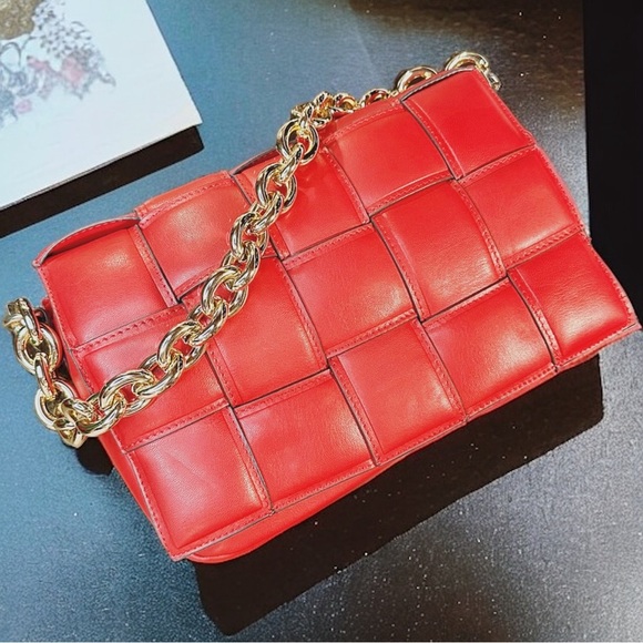 NEW Luxe Cherry Red Woven Vegan Leather Goldtone Chain Top Handle & Shoulder Bag - Picture 12 of 16